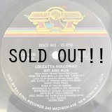画像: LOLEATTA HOLLOWAY / HIT AND RUN